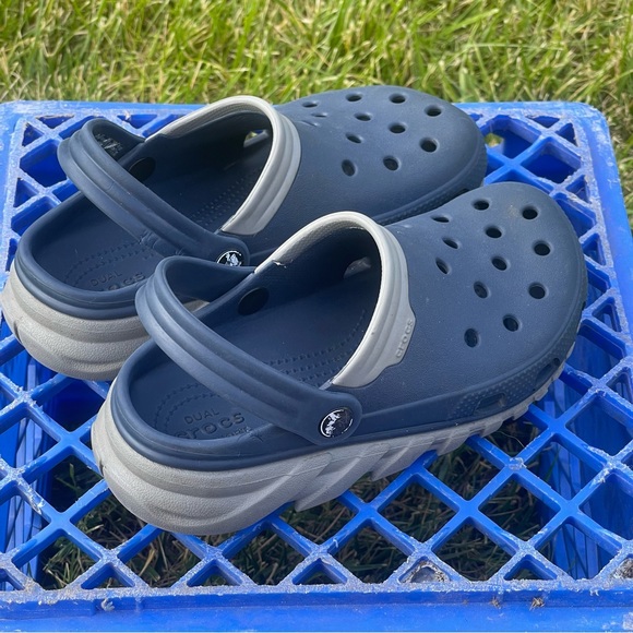 Crocs Duet Women’s 6 Men’s 4 Max Dual Comfort Clogs Blue Gray 201398 Flaw READ - Picture 2 of 14